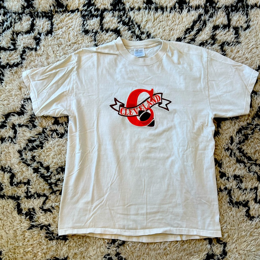 Men’s Vintage Cleveland Browns Football Embroidered Patch White T-Shirt